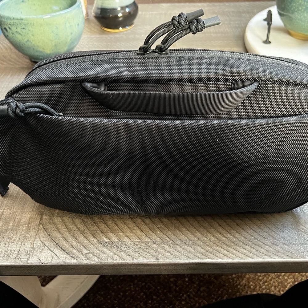 Tomtoc Wander-T26 Daily Sling Bag - Picture 4 of 10